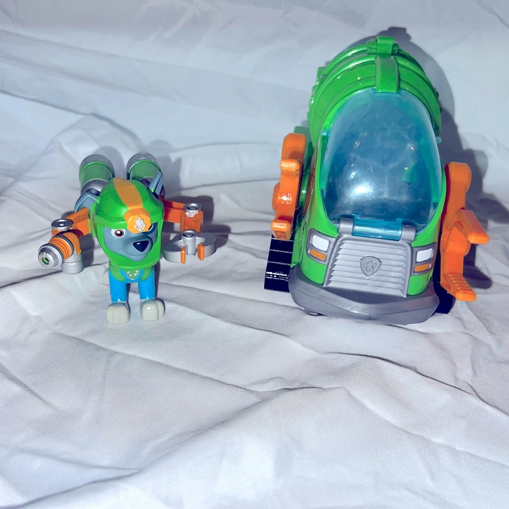 Paw patrol sea transforming rocky figure and vehicle